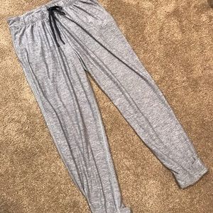 Lululemon On The Fly Jogger, heathered gray!